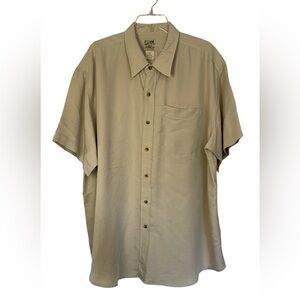 TravelSmith Men's Casual Beige Button Down Shirt